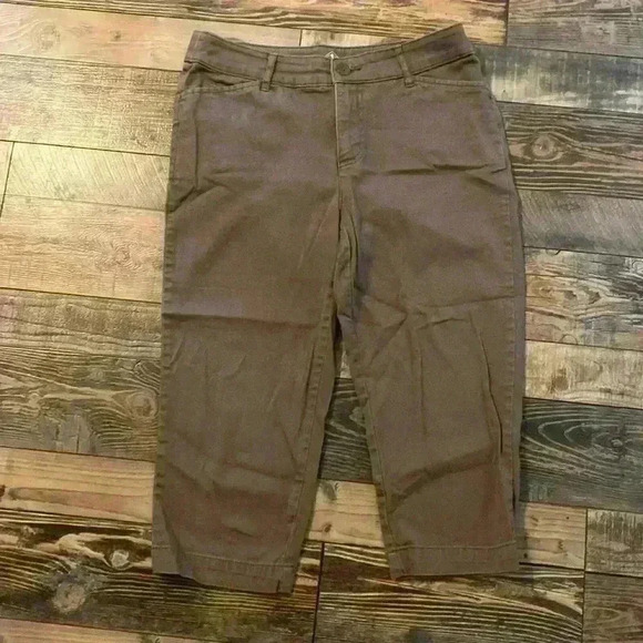 Women’s ST John’s Bay size 6 capri brown - Picture 1 of 4